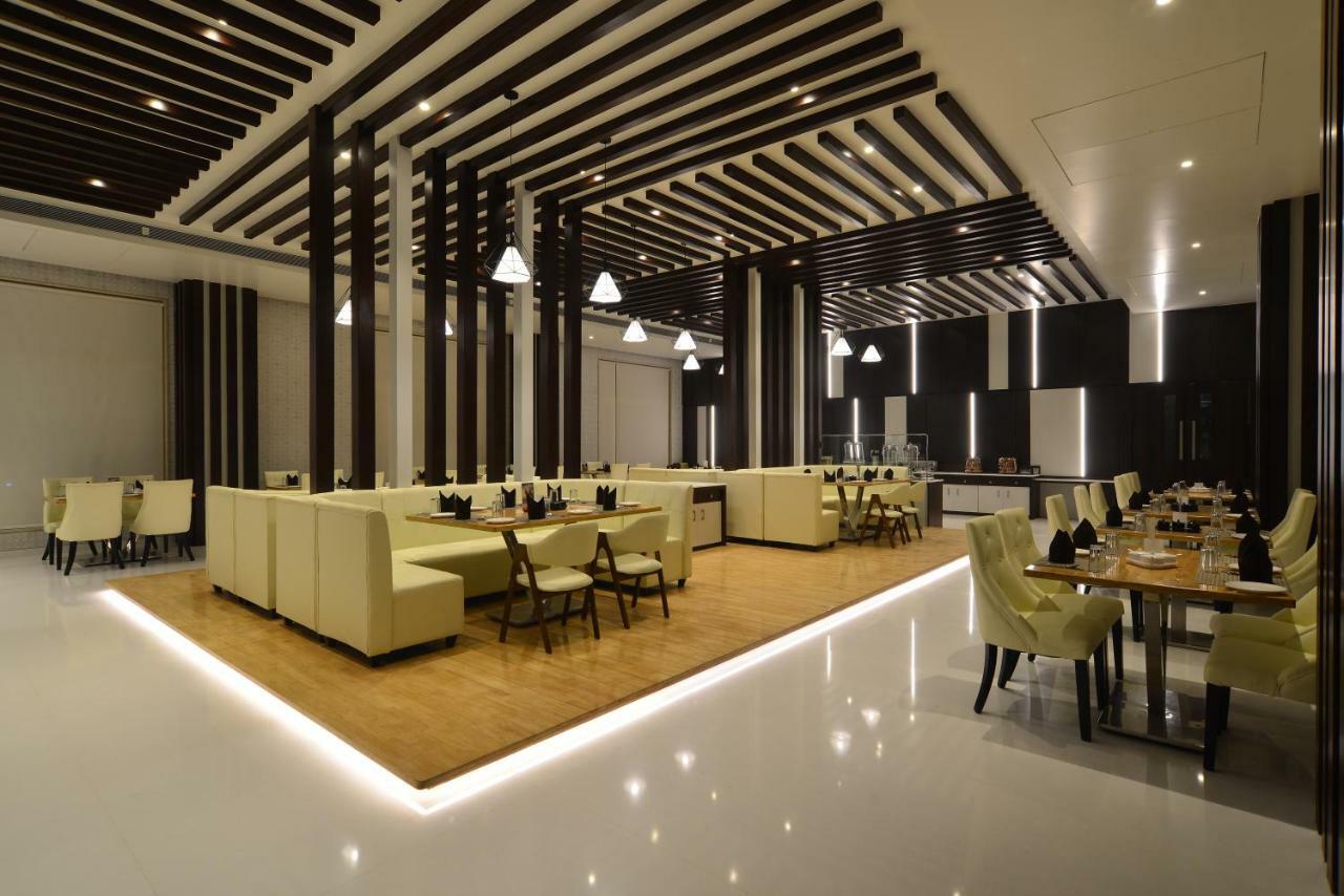 Hotel Jhankar Palace Dhule Екстер'єр фото