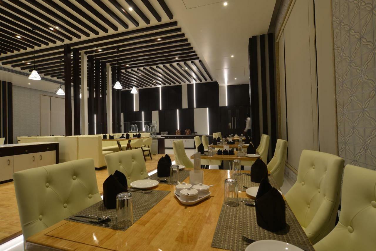 Hotel Jhankar Palace Dhule Екстер'єр фото