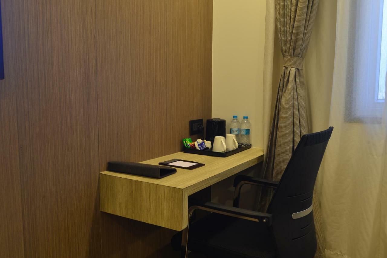 Hotel Jhankar Palace Dhule Екстер'єр фото