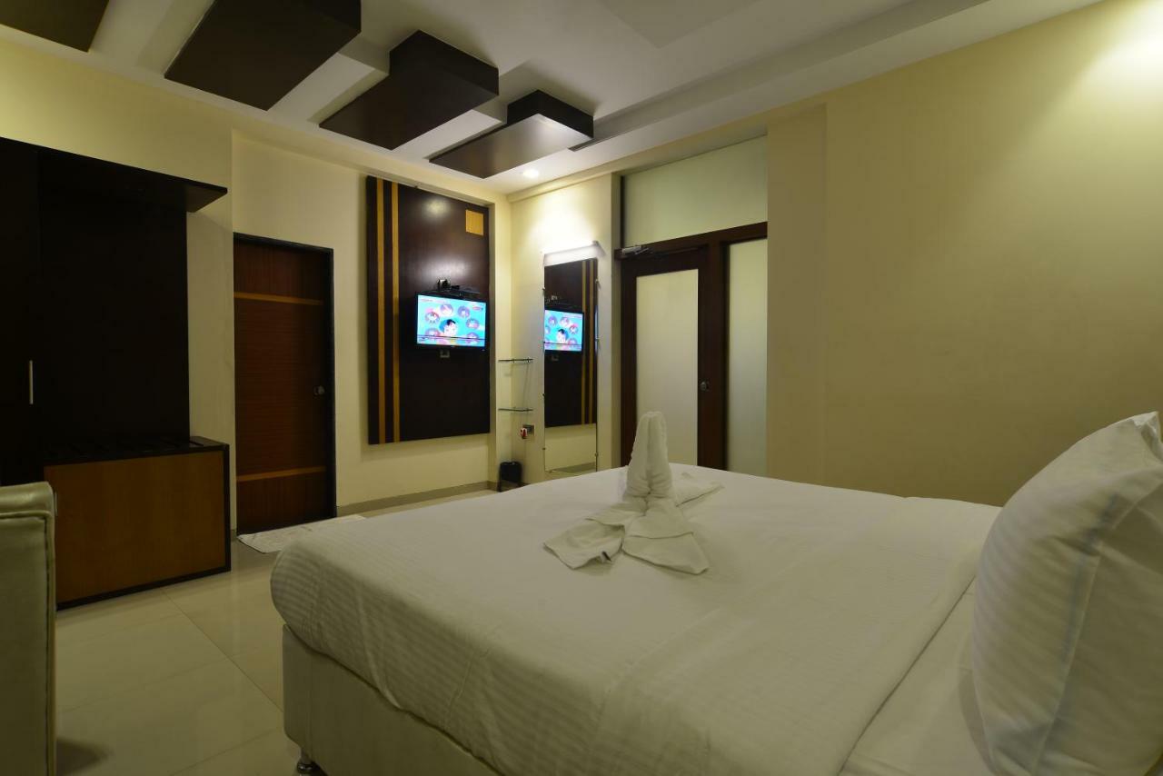 Hotel Jhankar Palace Dhule Екстер'єр фото