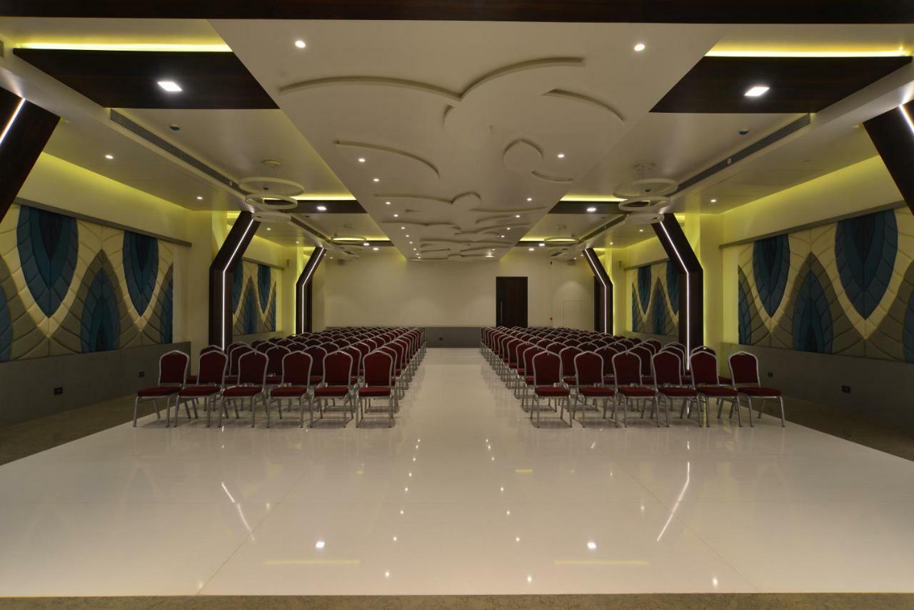 Hotel Jhankar Palace Dhule Екстер'єр фото