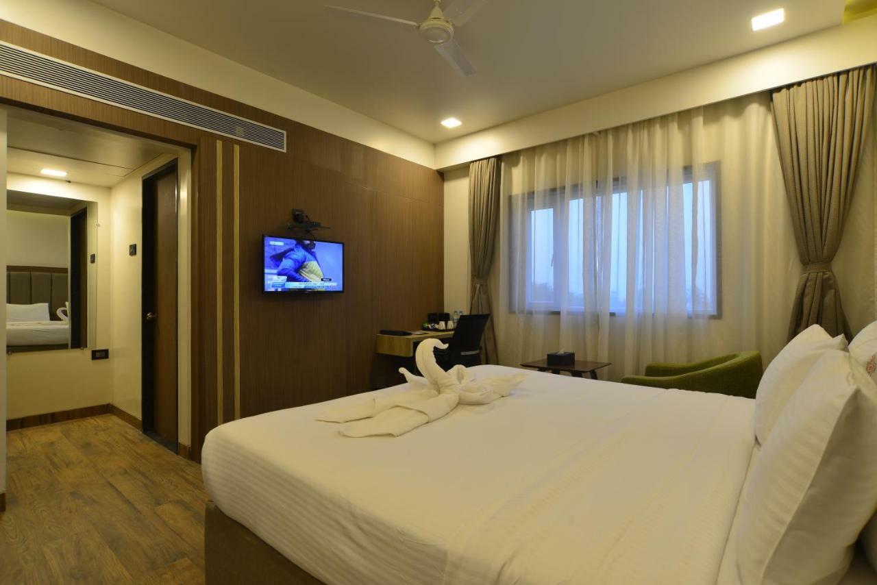 Hotel Jhankar Palace Dhule Екстер'єр фото