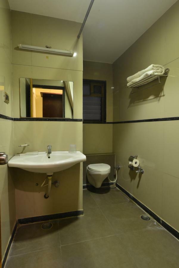 Hotel Jhankar Palace Dhule Екстер'єр фото