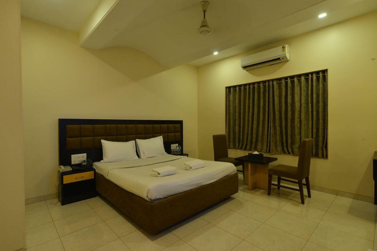 Hotel Jhankar Palace Dhule Екстер'єр фото