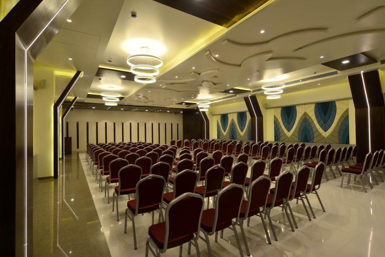 Hotel Jhankar Palace Dhule Екстер'єр фото